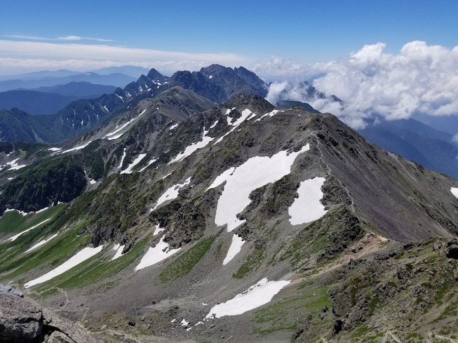 槍ヶ岳頂上より穂高連峰を望む