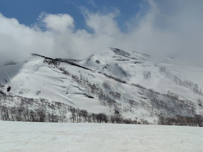 北岳（浅草岳の南西にある山）方面