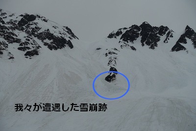 ザイテングラード周辺の雪崩の状況。全面に雪崩の跡が見える。